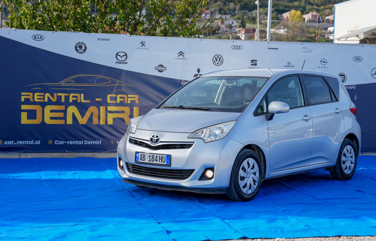 Toyota VERSO 2012 GRI 1