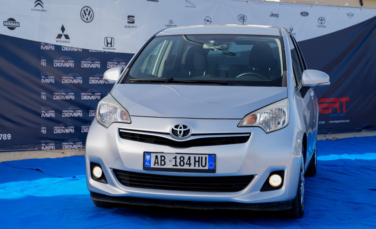 Toyota VERSO 2012 GRI (2)