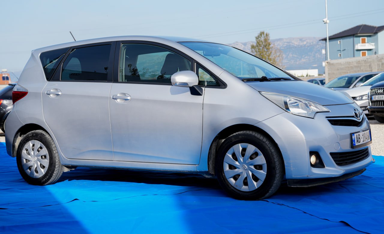 Toyota VERSO 2012 GRI (4)